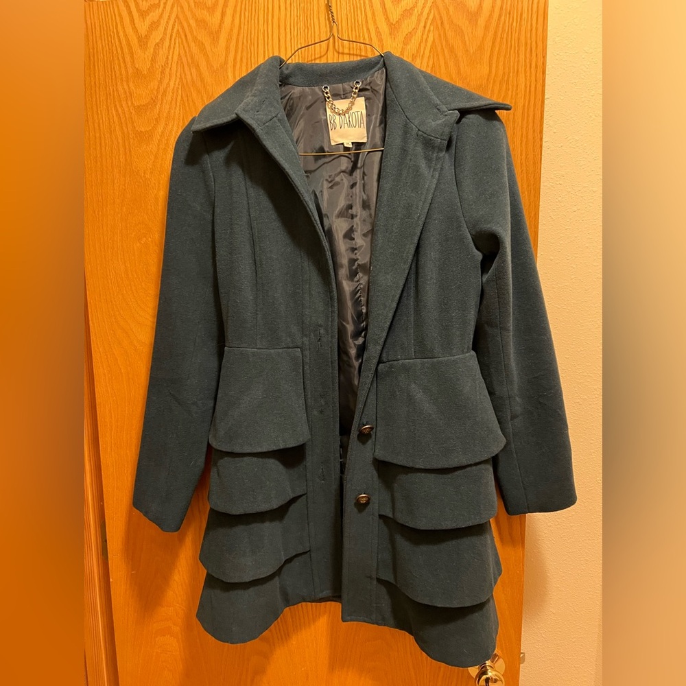 BB Dakota Green Ruffled Winter Coat, size medium